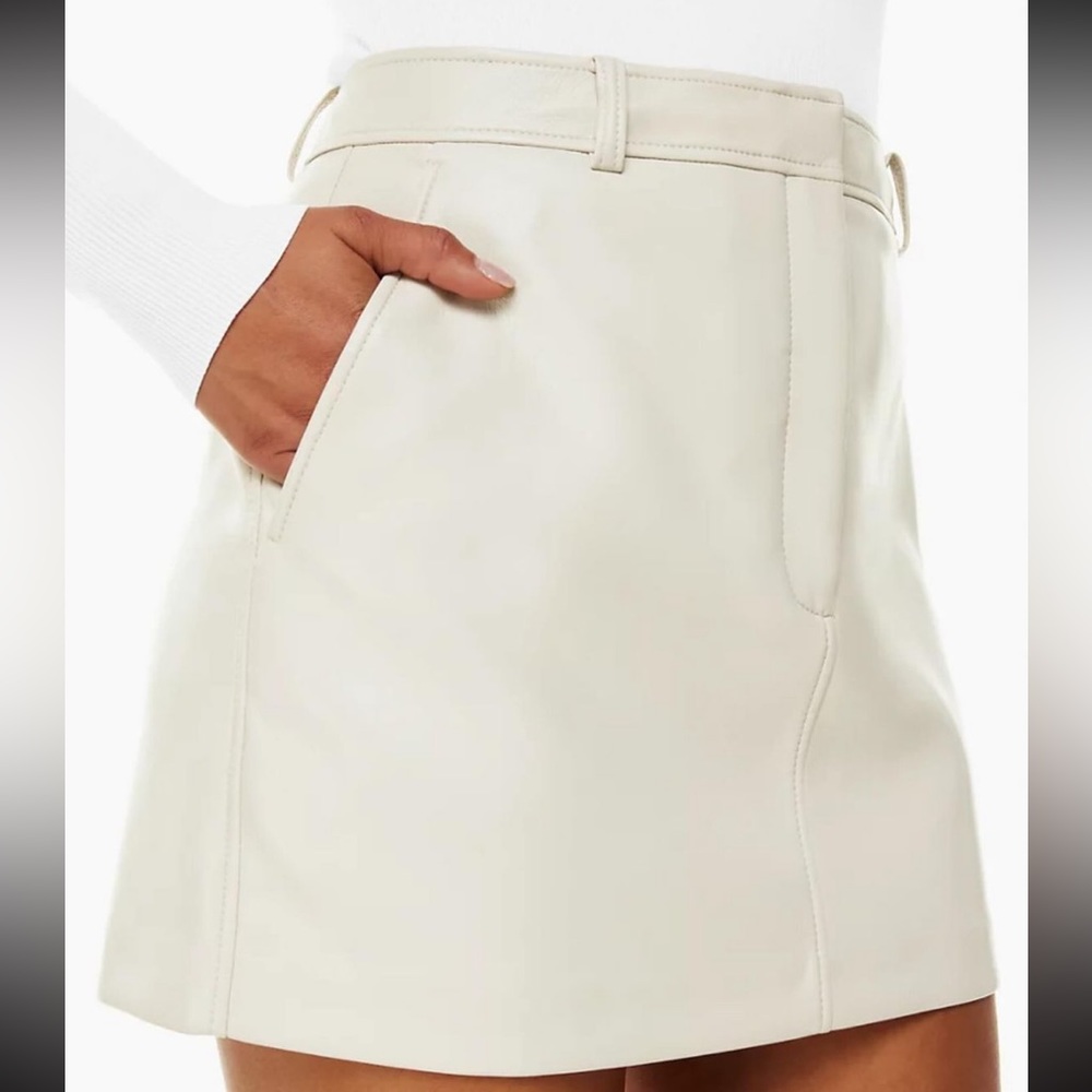 Aritzia leather skirt never worn
